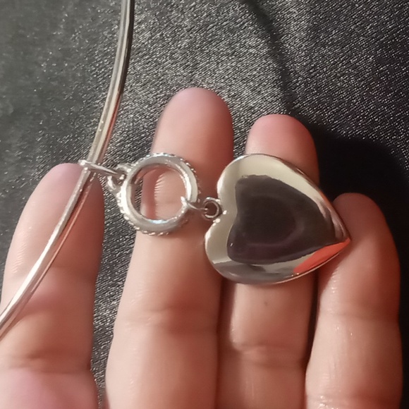 Solid collar necklace with heart pendant heart and locket clasp charm - Picture 3 of 5